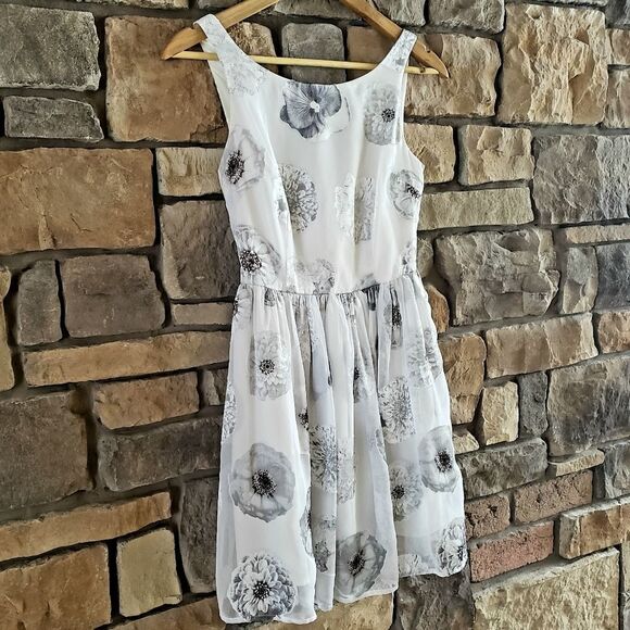 love...ady Dresses & Skirts - love...ady White & Silver Sleeveless Floral Frock